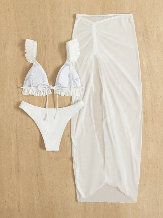 Serene White Boho: Bikini de 3 piezas con vuelo y falda de playa