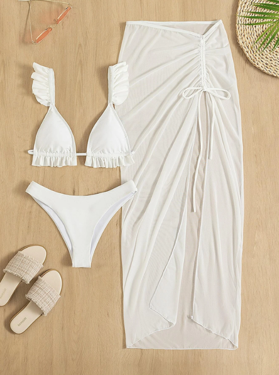 Serene White Boho: Bikini de 3 piezas con vuelo y falda de playa