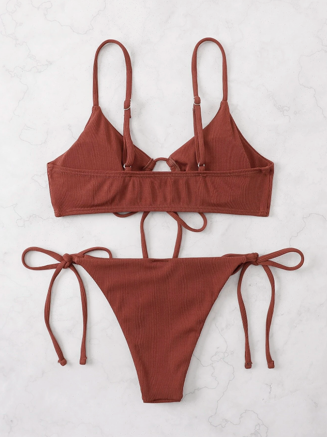 Deep Brown: Bikini 2 piezas con pitas laterales color caoba