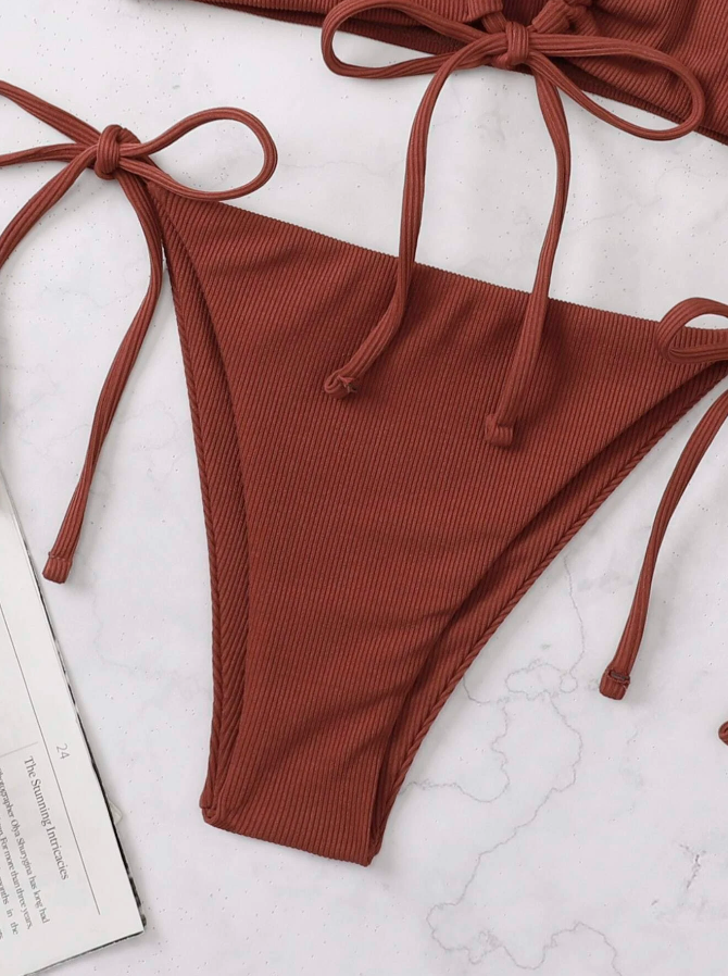 Deep Brown: Bikini 2 piezas con pitas laterales color caoba