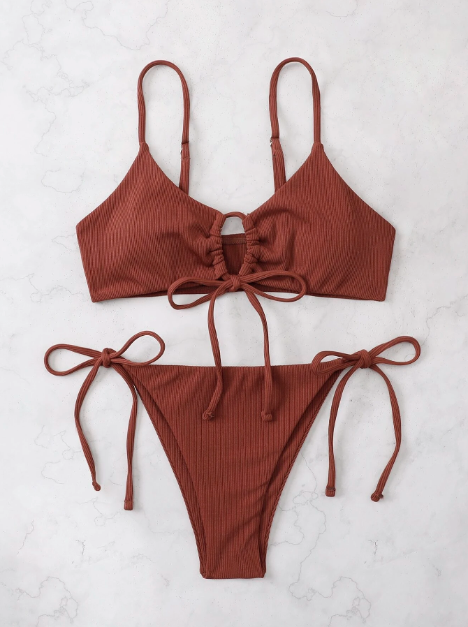 Deep Brown: Bikini 2 piezas con pitas laterales color caoba