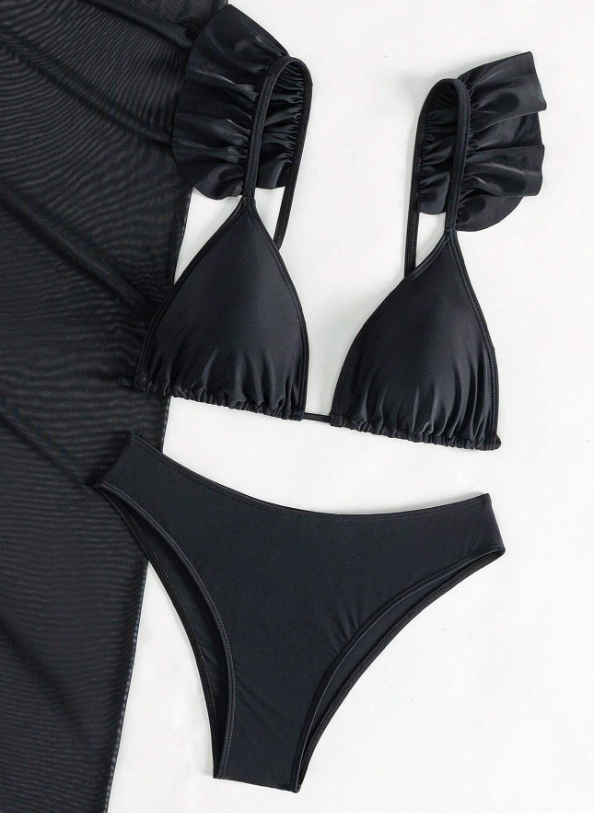 Ebony Elegance: Bikini 3 piezas con top de vuelos y falda de playa color negro