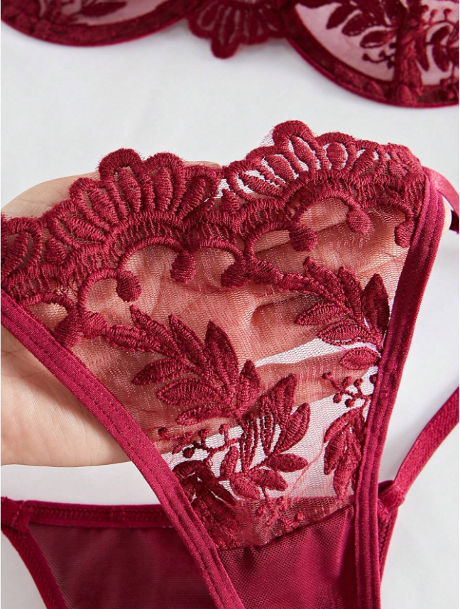 Set de Lencería Floral: Pure Desire