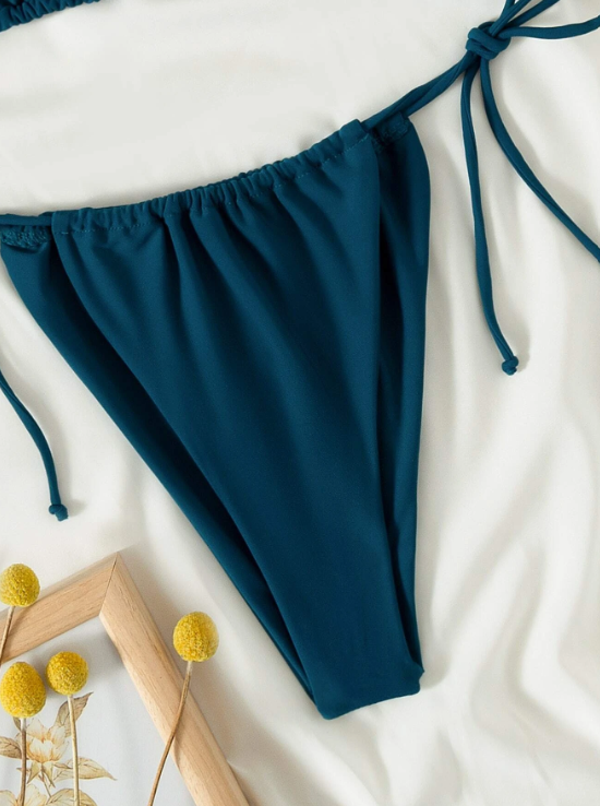Ola Esmeralda: Bikini Halter de Corte Alto y Tanga