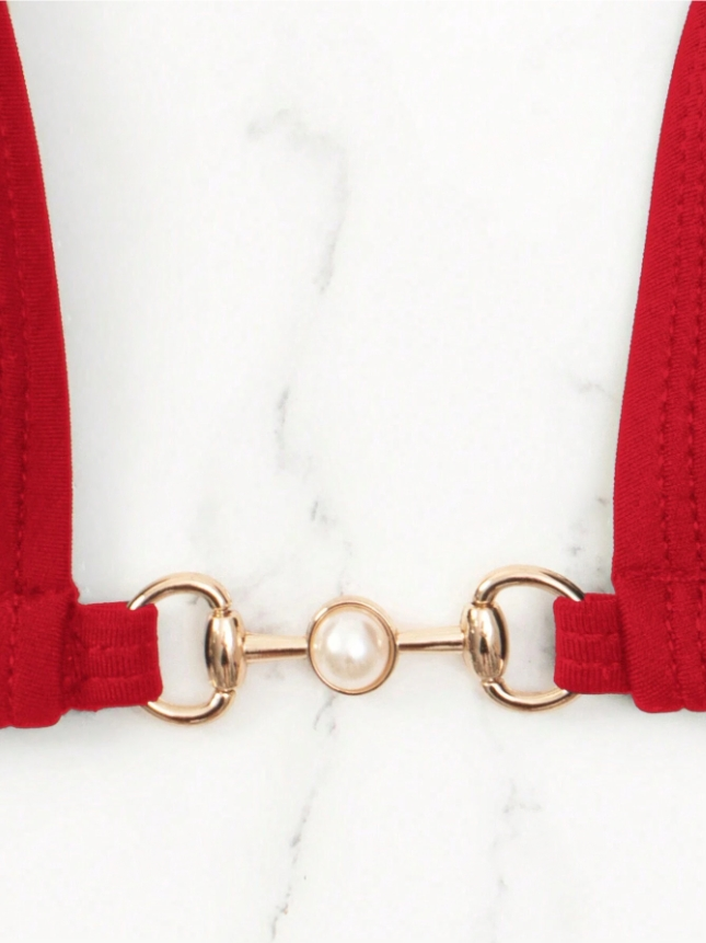 Red Passion: Bikini 2 piezas Halter con Detalles Elegantes color rojo