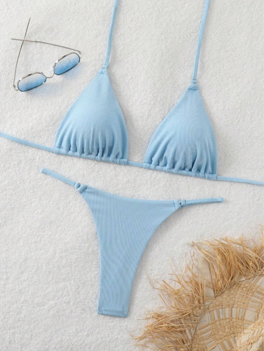 Aqua Allure: Bikini 2 piezas acanalado con bottom de tanga color celeste
