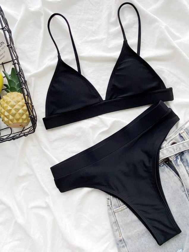 Gothic Glam: Bikini negro de cintura alta