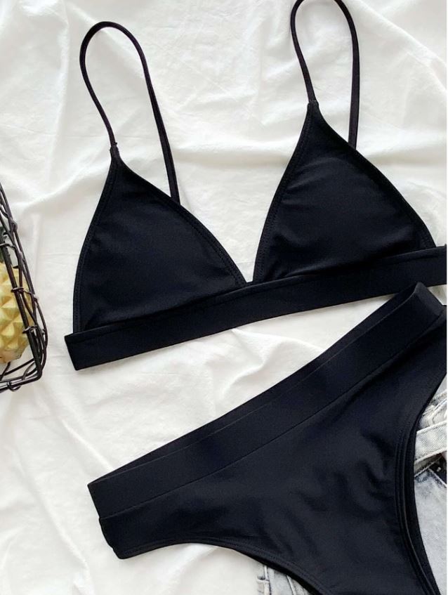 Gothic Glam: Bikini negro de cintura alta