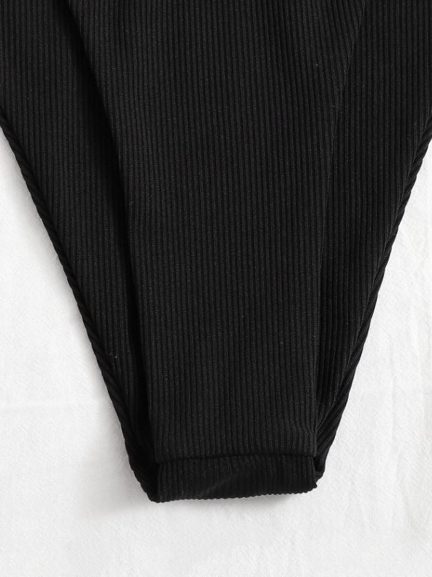 Mystic Black: Bikini 2 piezas de pierna alta con aro de canalé, push up