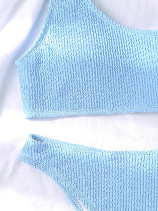 Ocean Mist: Bikini 2 piezas con textura de un hombro color celeste