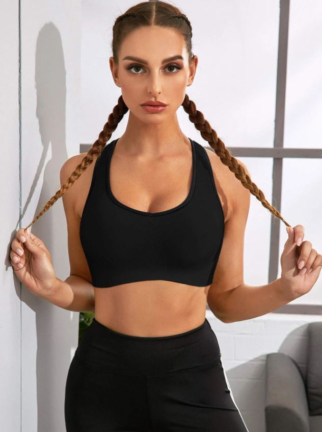 Sport bra con abertura trasera color negro