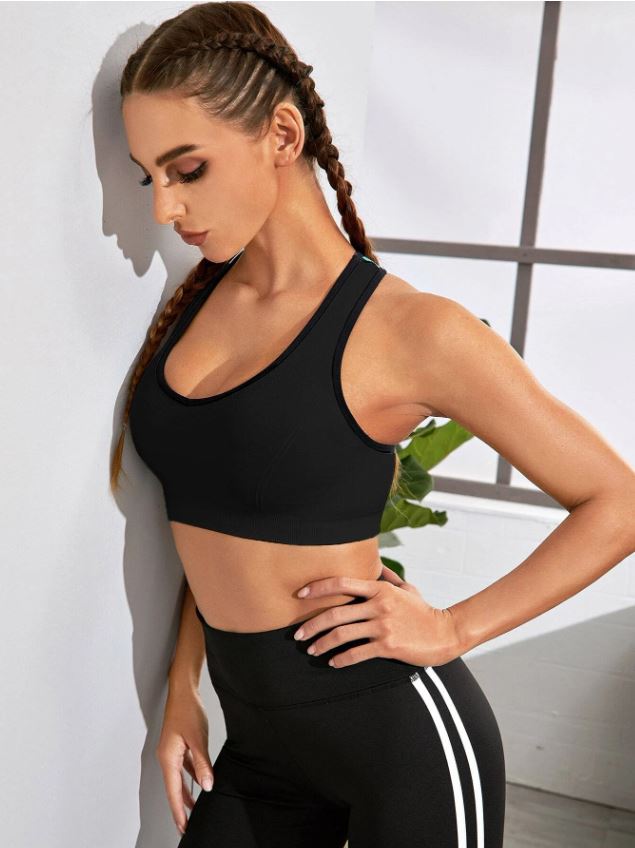 Sport bra con abertura trasera color negro