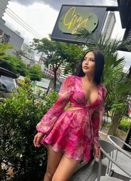 Mono de manga larga con nudo de cintura y abertura