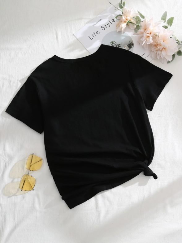 Blusa negra simple con diseño