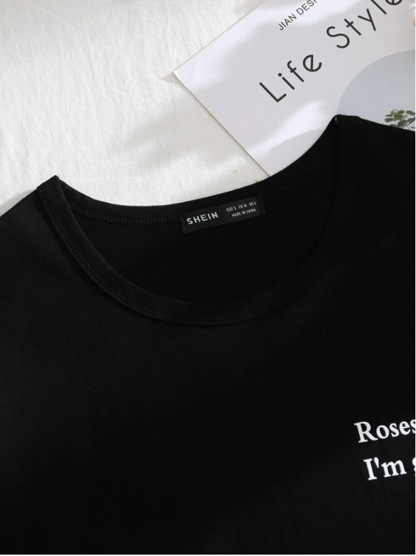 Blusa negra simple con diseño