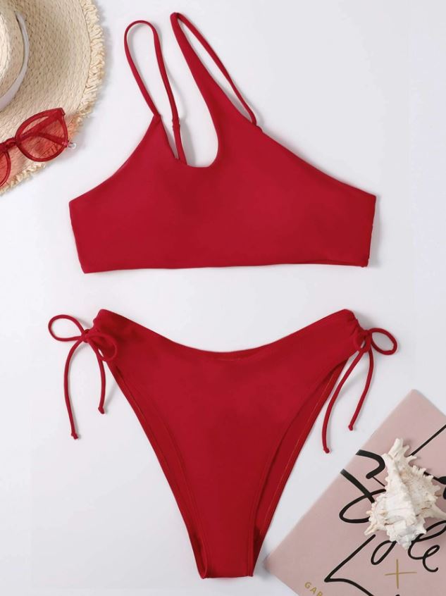 Fiery Elegance: Bikini 2 piezas con abertura de un hombro corte alto
