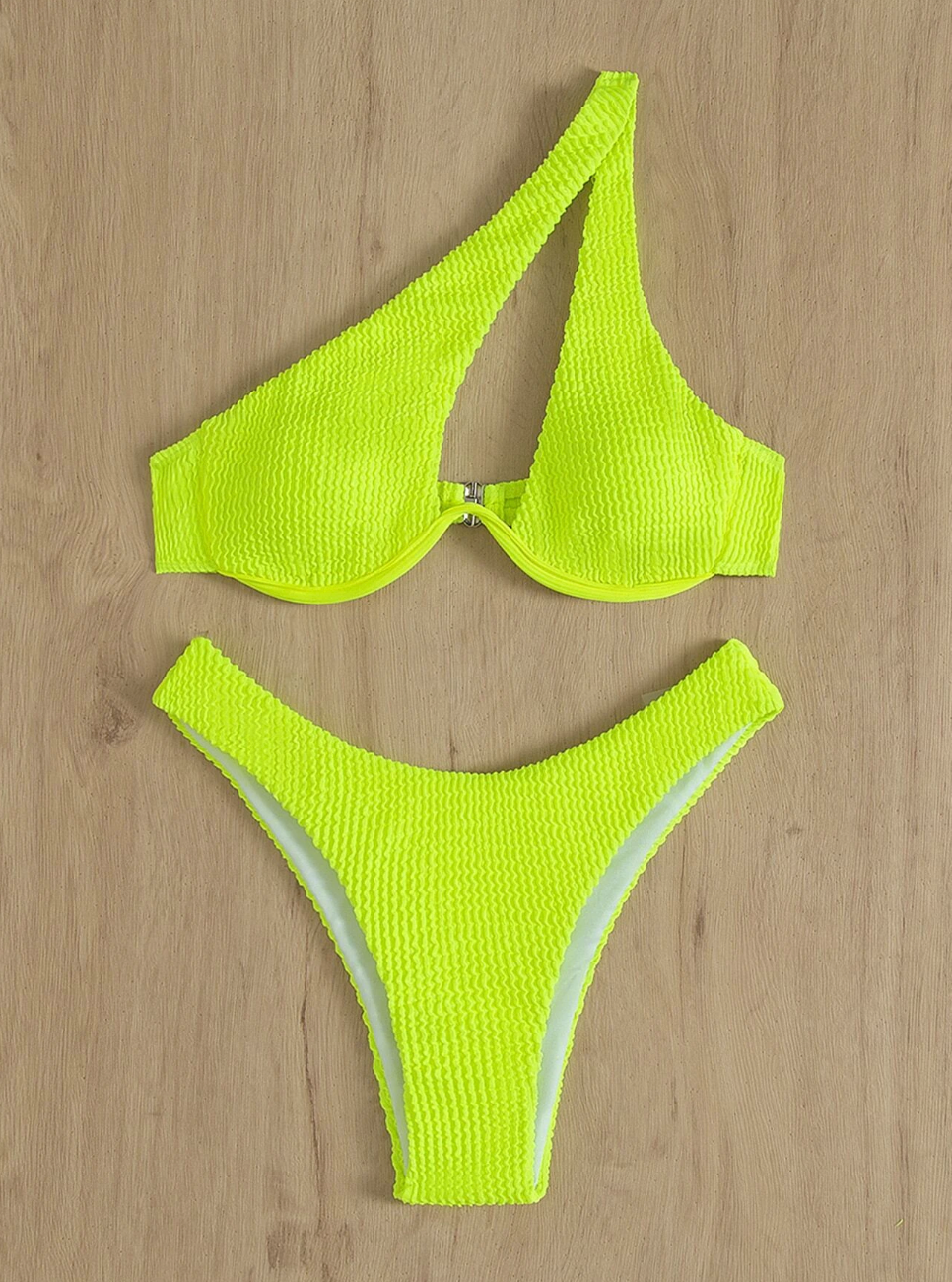 Luminous Lime: Bikini 2 piezas con textura y aro de un hombro color verde lima