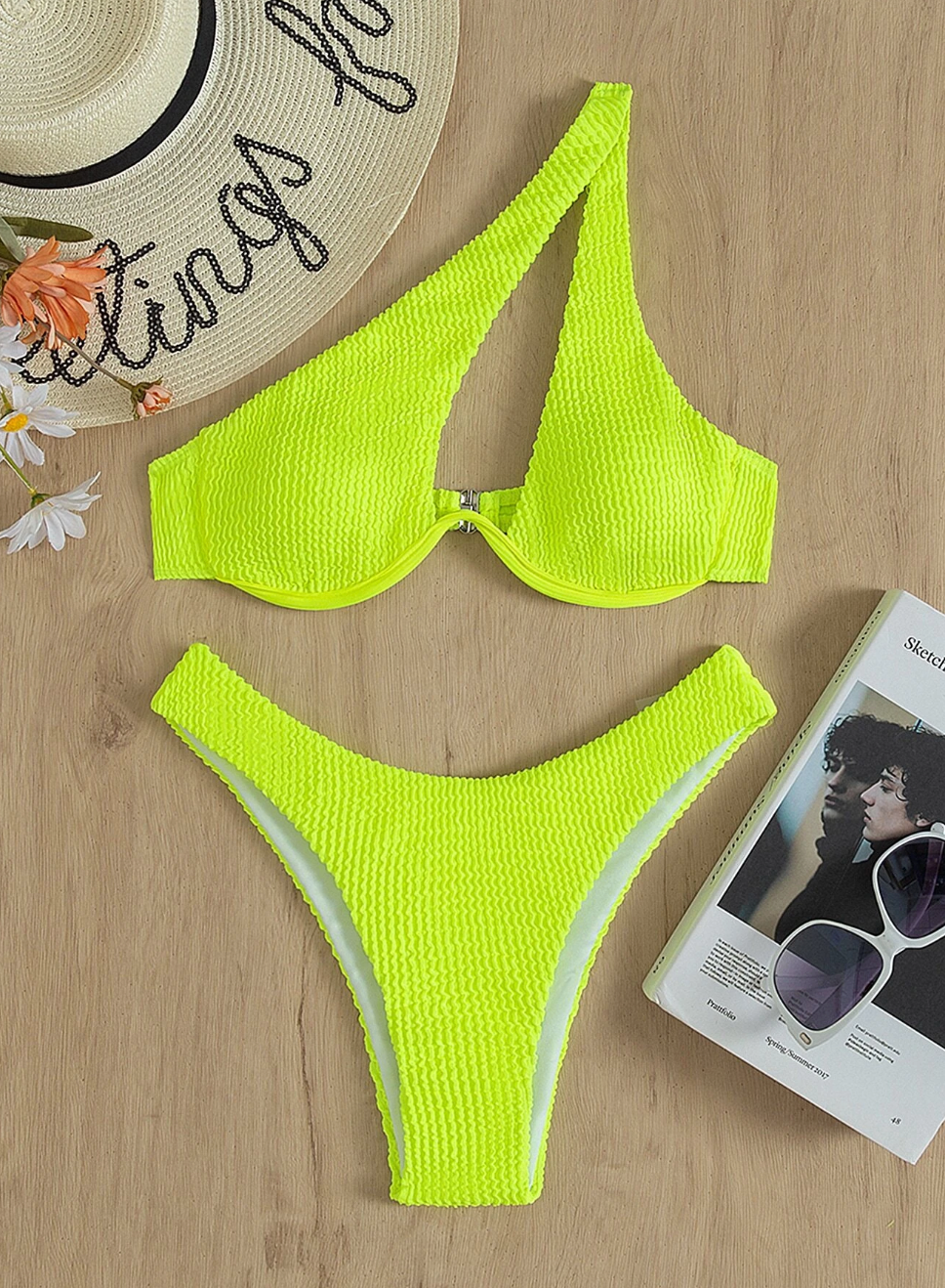 Luminous Lime: Bikini 2 piezas con textura y aro de un hombro color verde lima