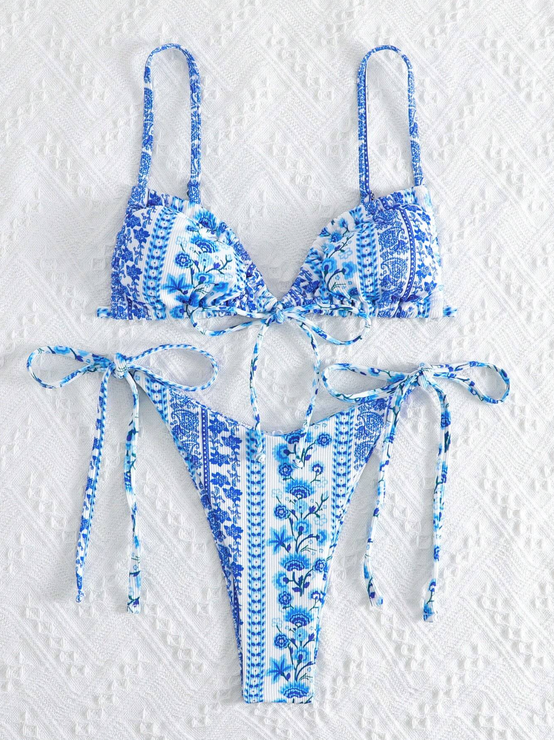Garden Paradise: Bikini  2 piezas con estampado floral y cordones laterales