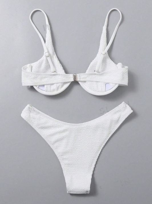 White Sand Serenity: Bikini 2 piezas con aro y top con ballena color blanco