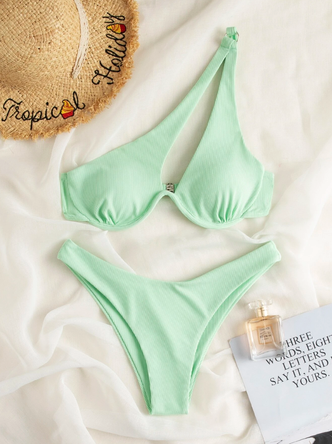 Coconut Mint: Bikini 2 piezas de canalé con ballena de un hombro  color menta