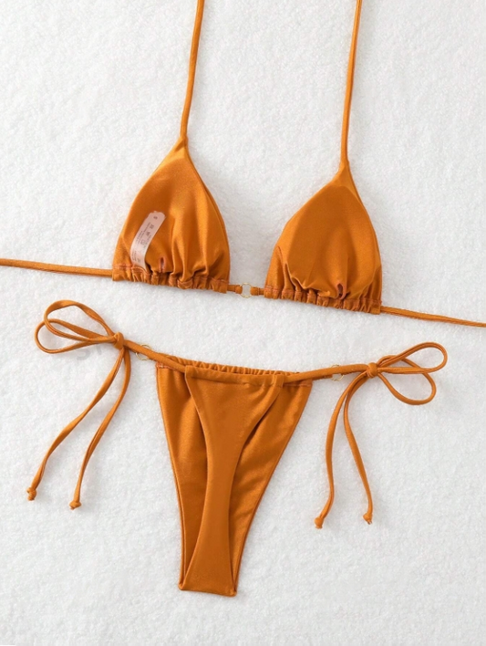 Desert Rose: Bikini 2 piezas con sujetador halter y bottom de tanga con pitas laterales