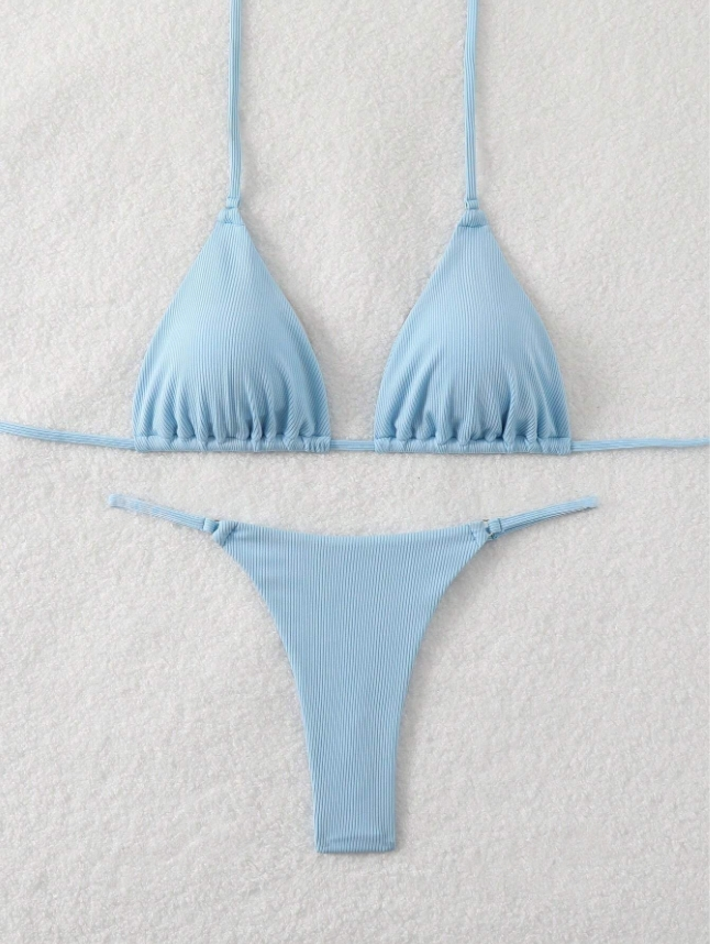 Aqua Allure: Bikini  2 piezas acanalado con bottom de tanga color celeste