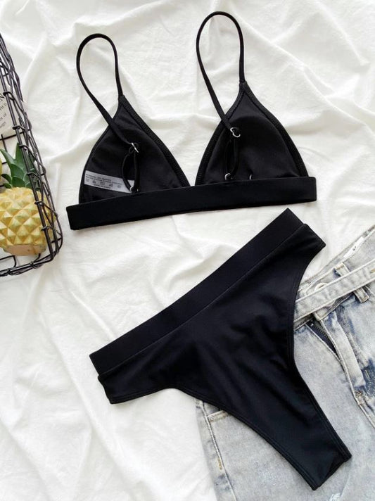 Gothic Glam: Bikini negro de cintura alta