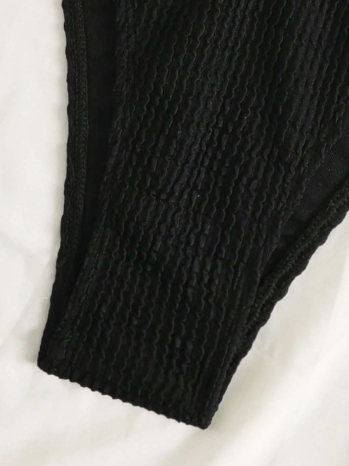 BlackFusion: Bikini  2 piezas halter con tira cruzada de canalé color negro