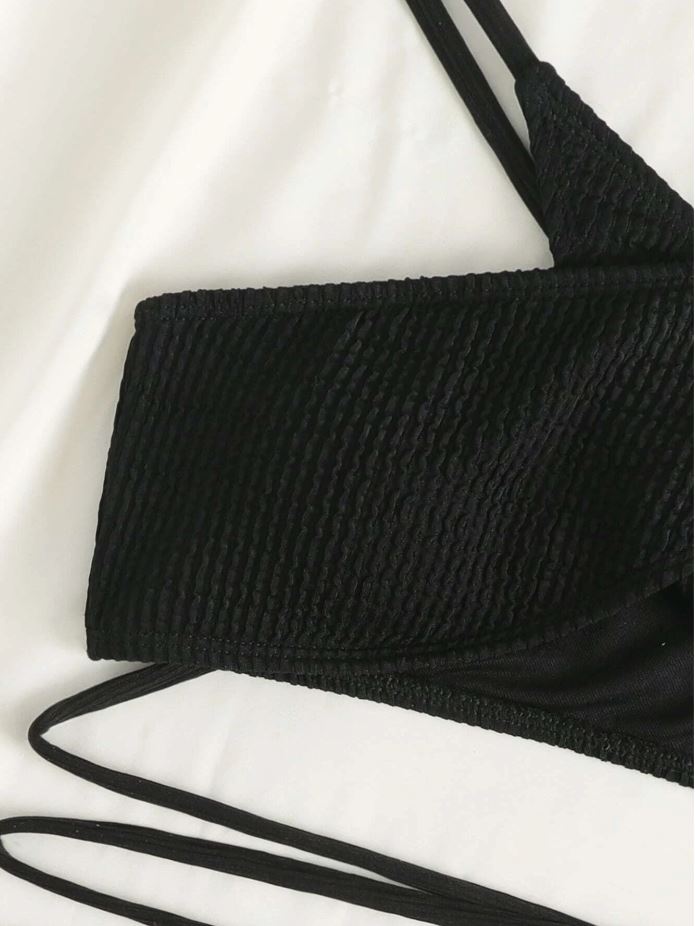 BlackFusion: Bikini  2 piezas halter con tira cruzada de canalé color negro