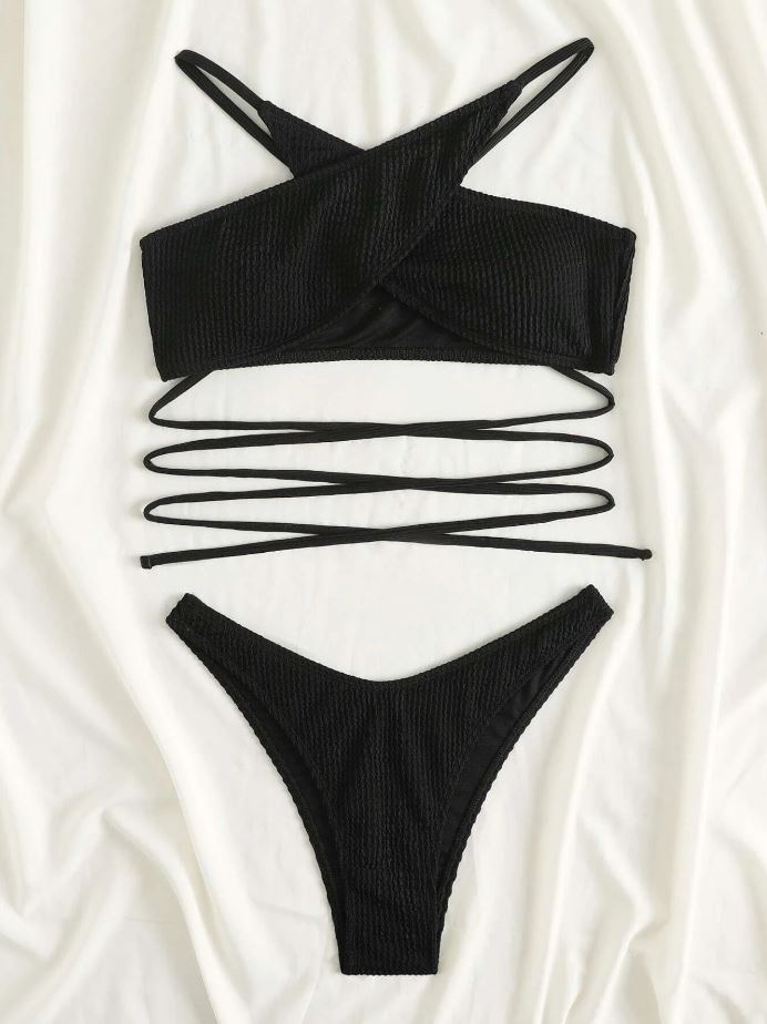BlackFusion: Bikini  2 piezas halter con tira cruzada de canalé color negro