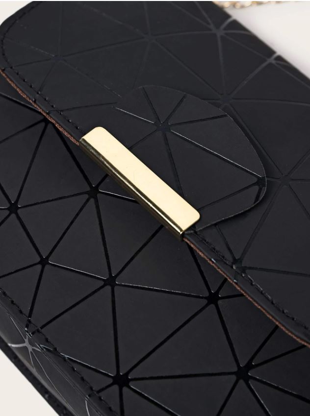 Bolso / cartera con cadena y diseño geométrico