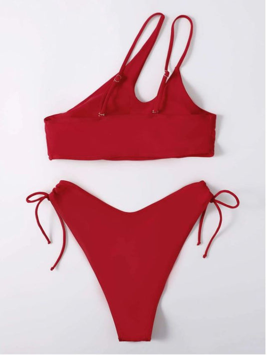 Fiery Elegance: Bikini 2 piezas con abertura de un hombro corte alto